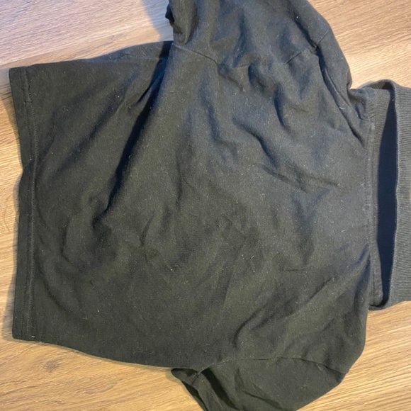 black crop top - Picture 8 of 8